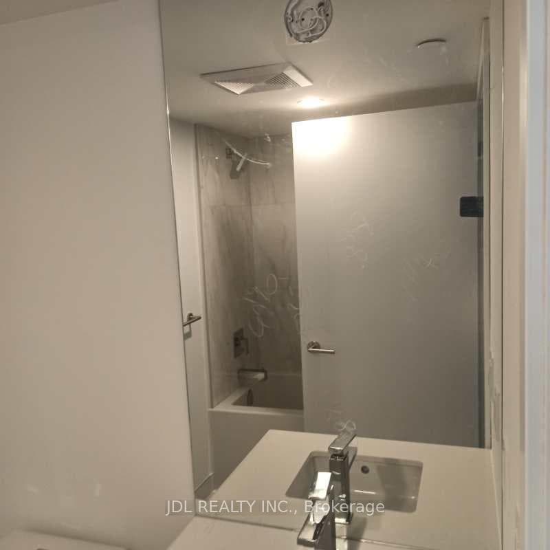 47 Mutual Street Unit 2502 photo 13
