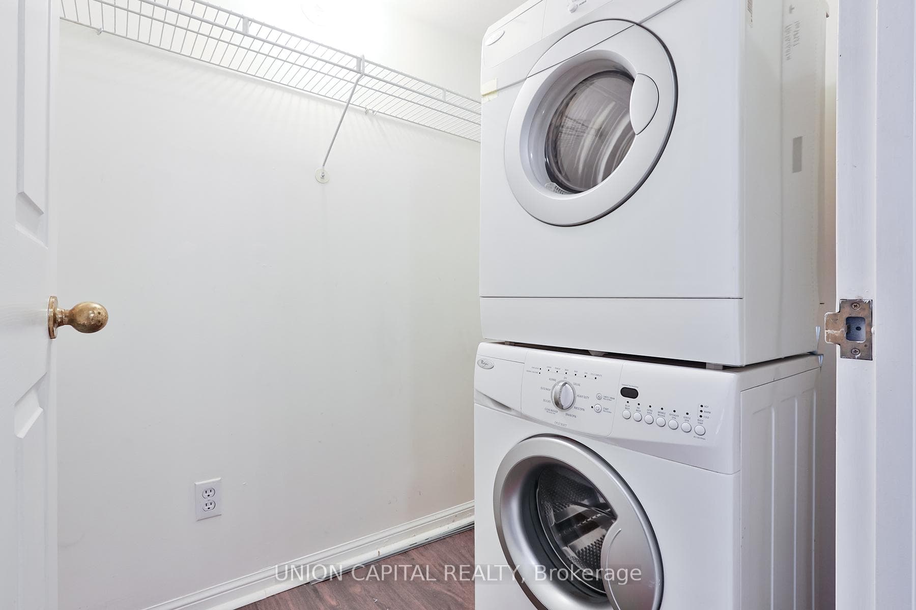 7 Carlton Street Unit 602 photo 18