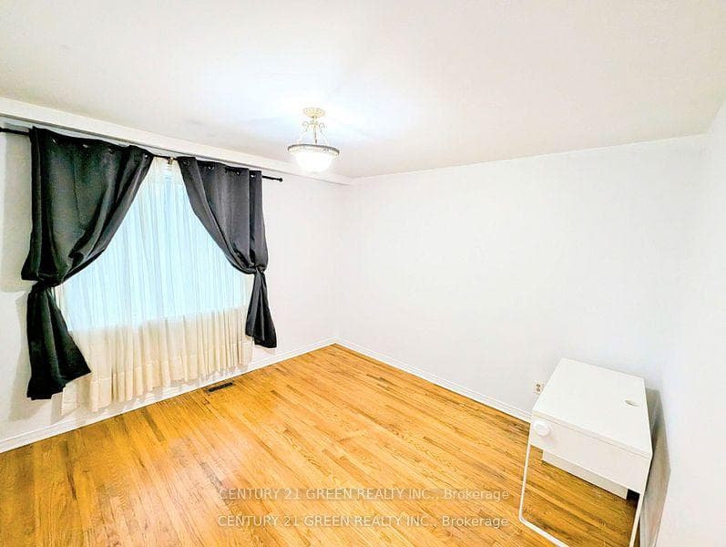 751 Steeles Avenue Unit 58 photo 9