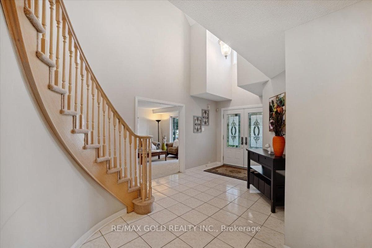 15 Canning Crescent photo 3