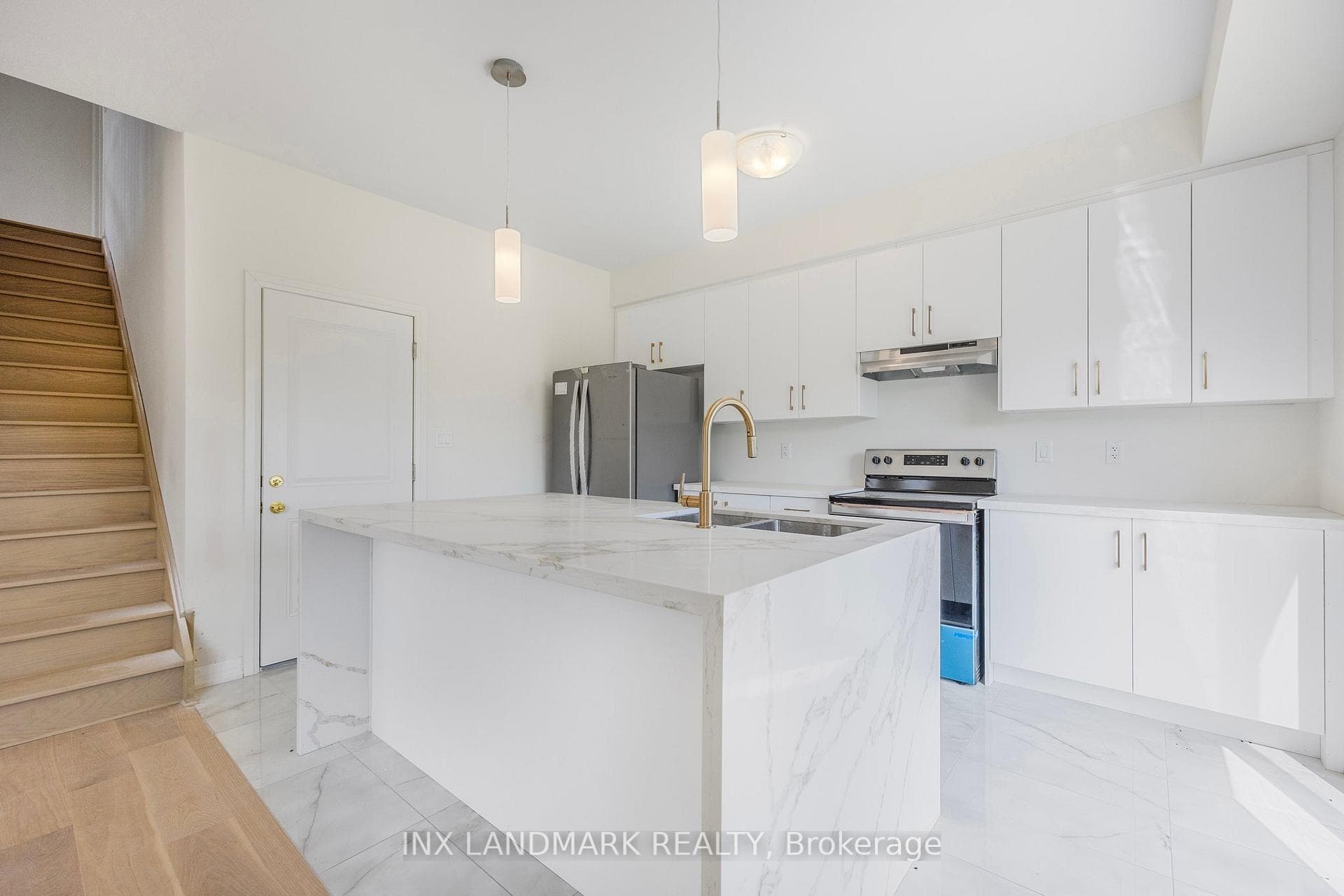 42 Lahey Crescent photo 3