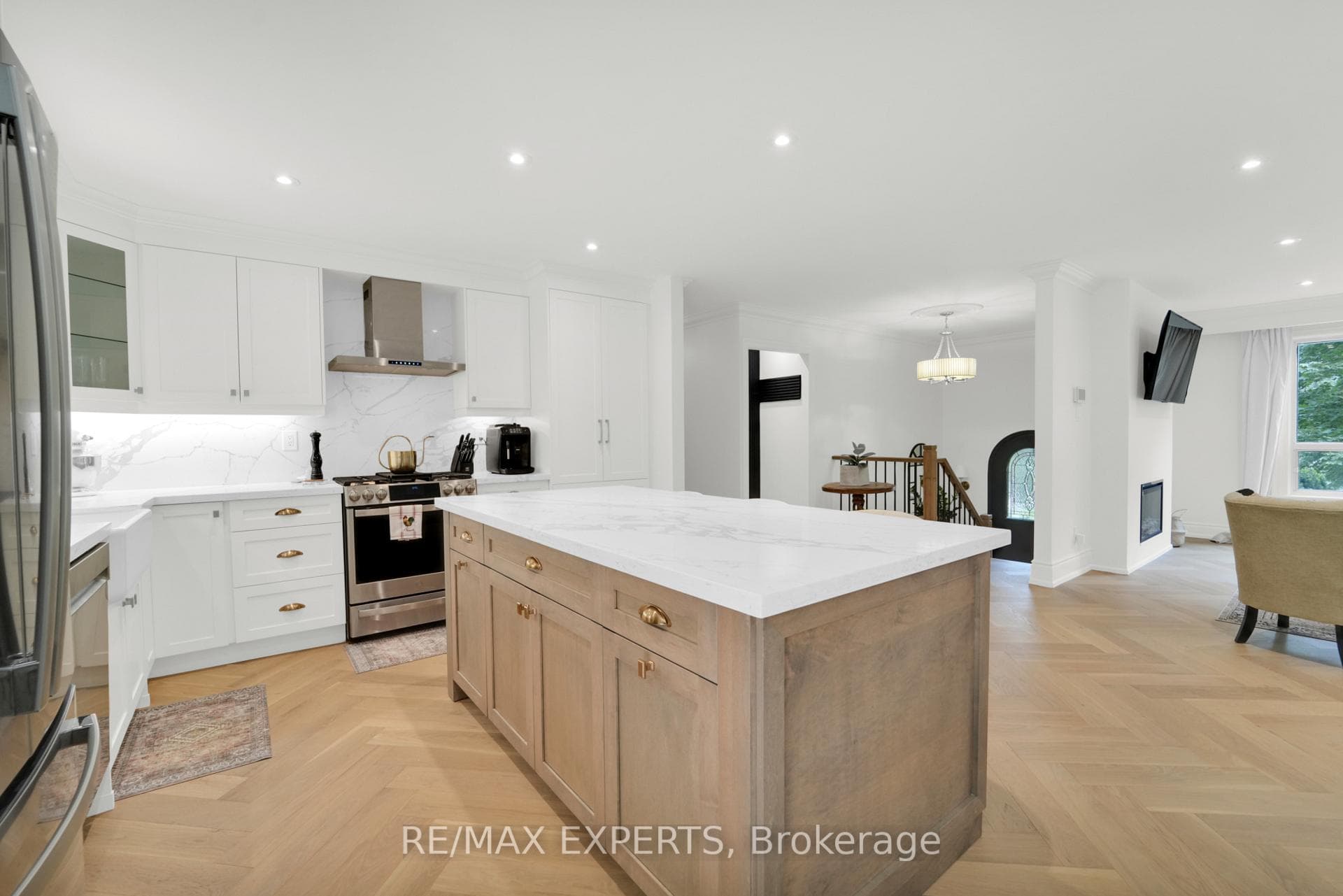 154 Meadowvale Court photo 5