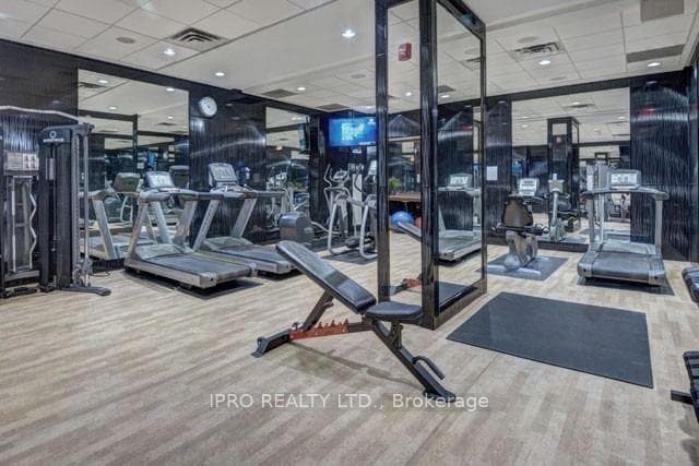 310 Burnhamthorpe Road Unit 1613 photo 24