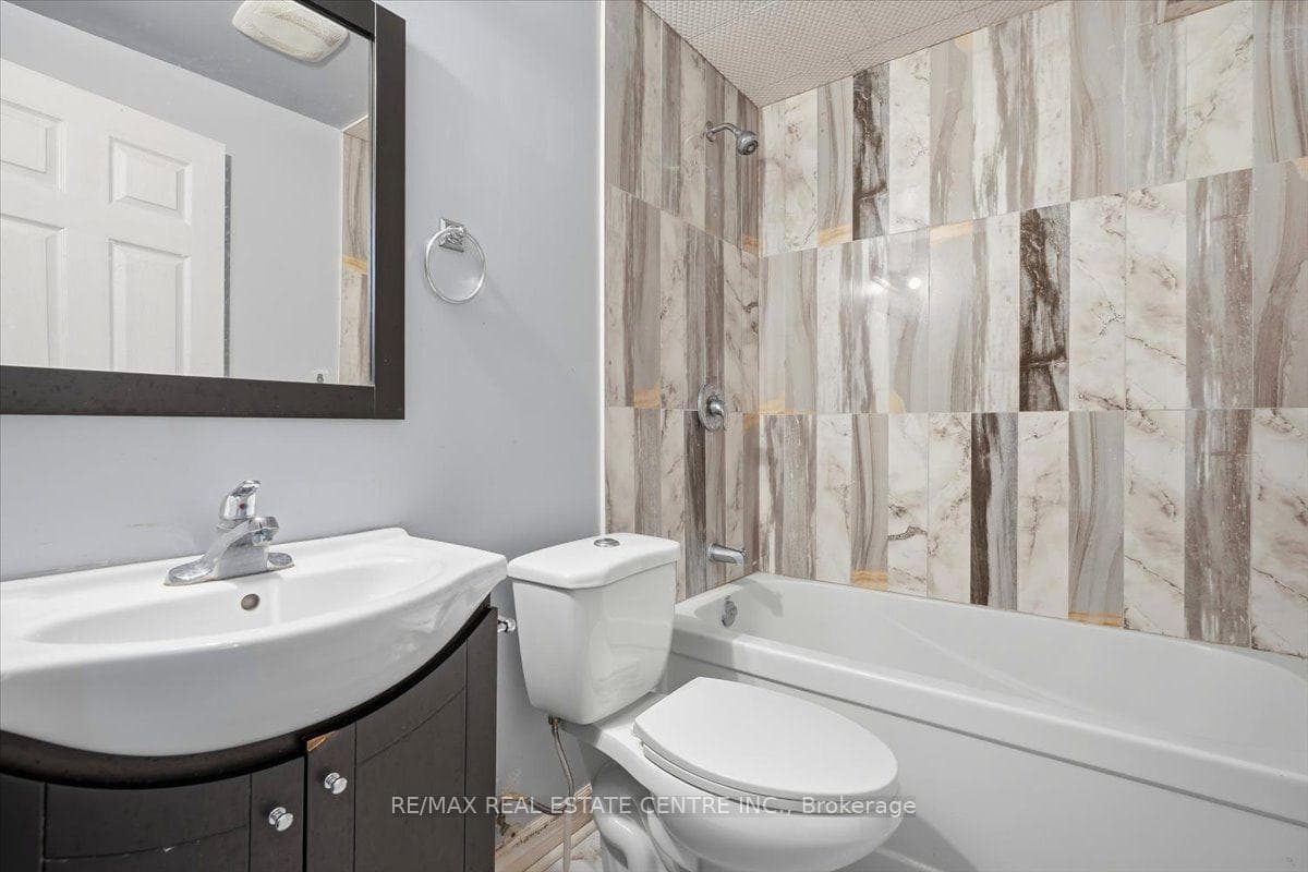 15 Roehampton Crescent photo 21
