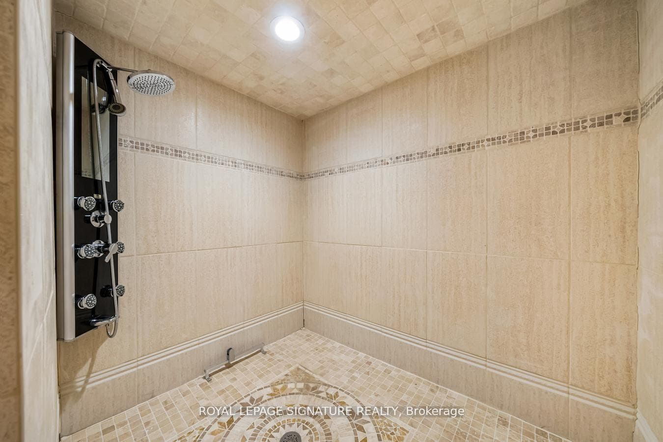 21 Broadlands Boulevard photo 33