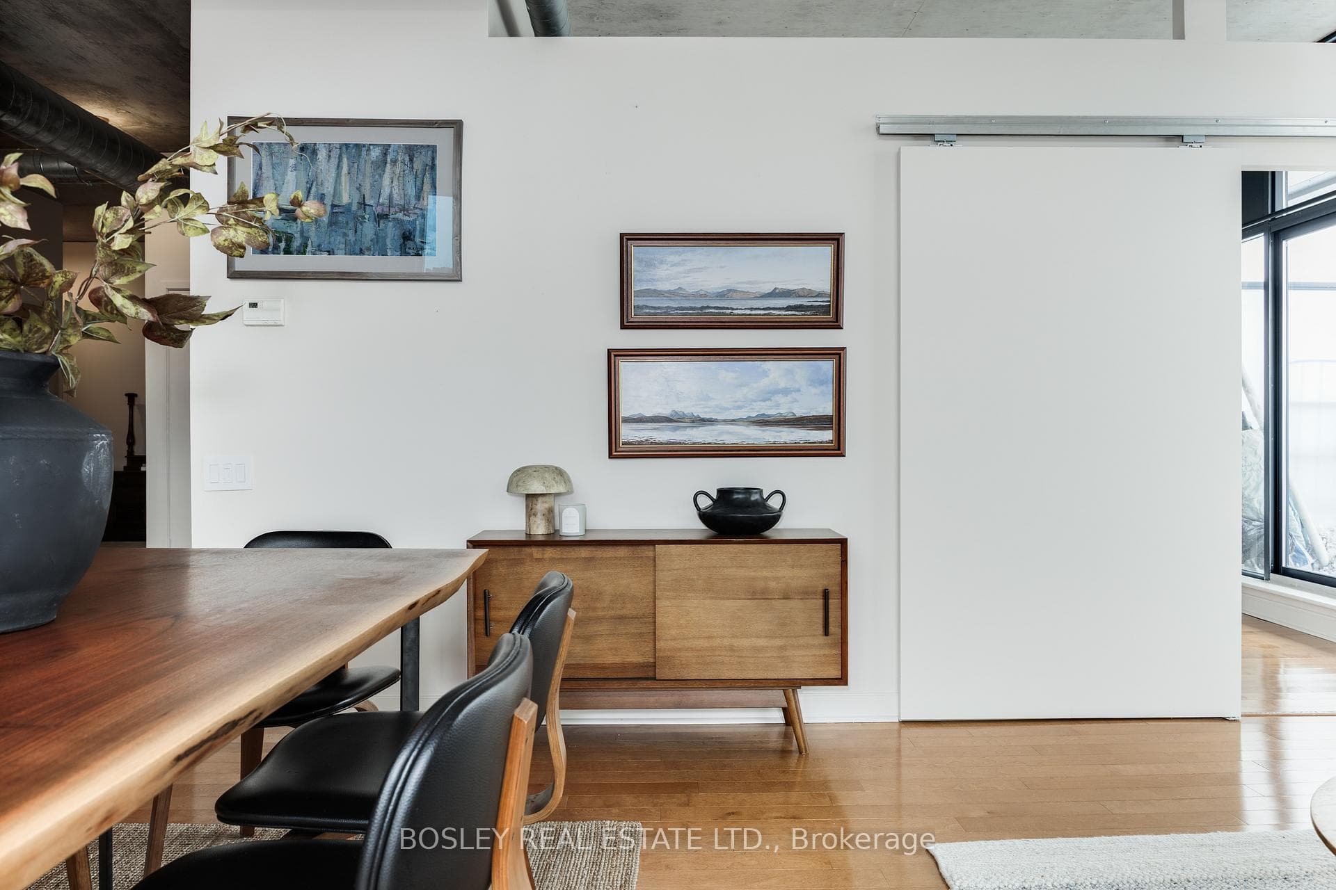 369 Sorauren Avenue Unit 211 photo 7