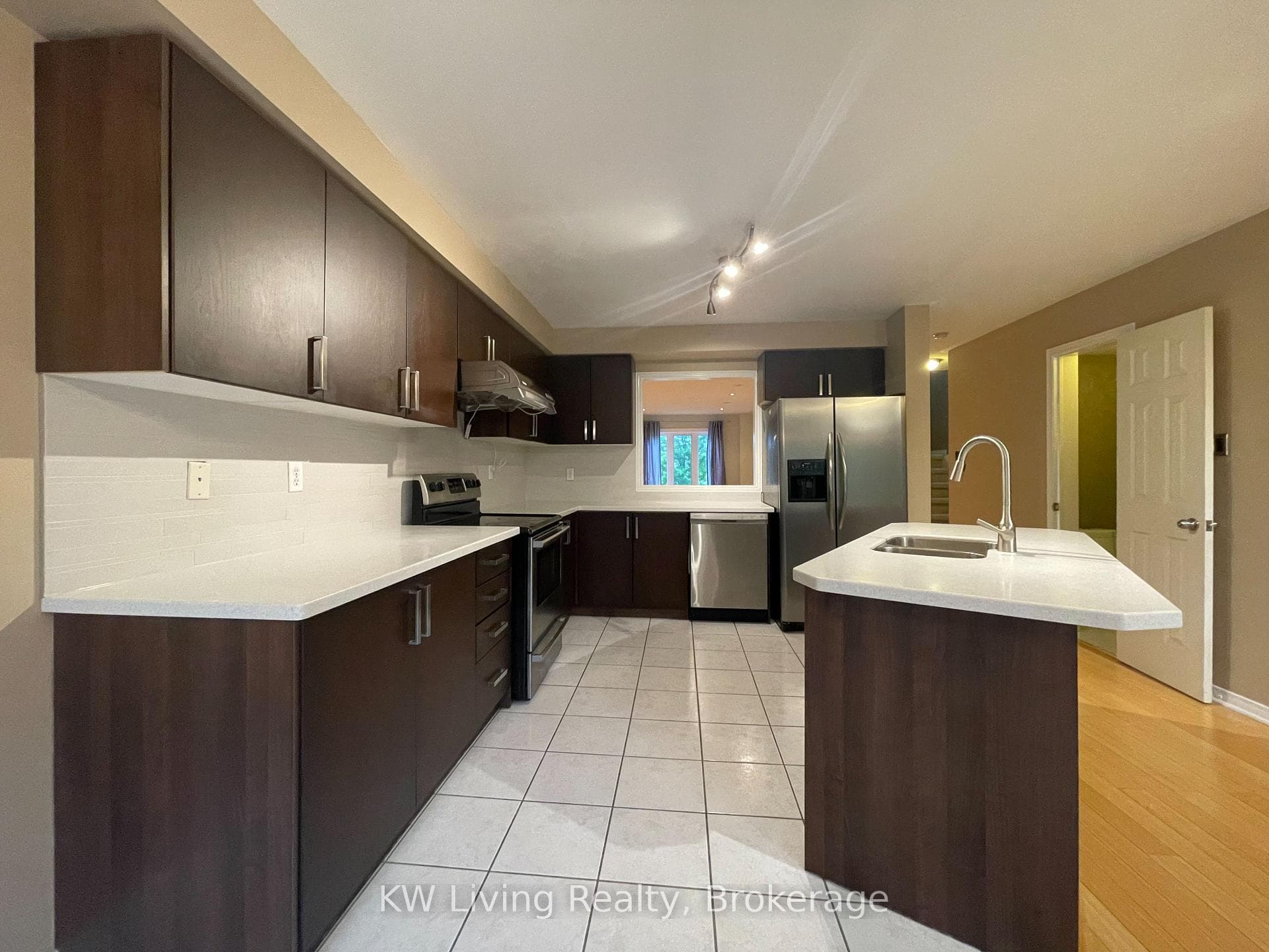 60 Coburg Crescent photo 8