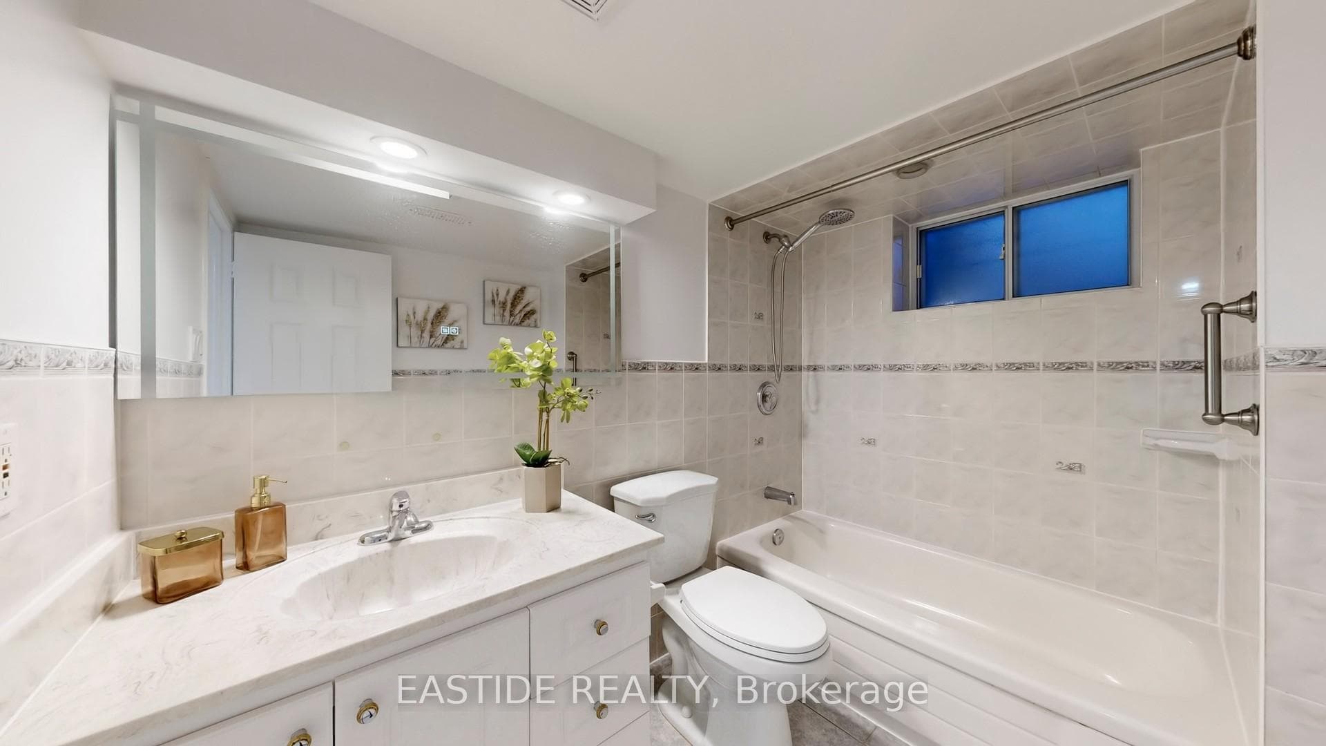 202 Queensdale Avenue photo 44