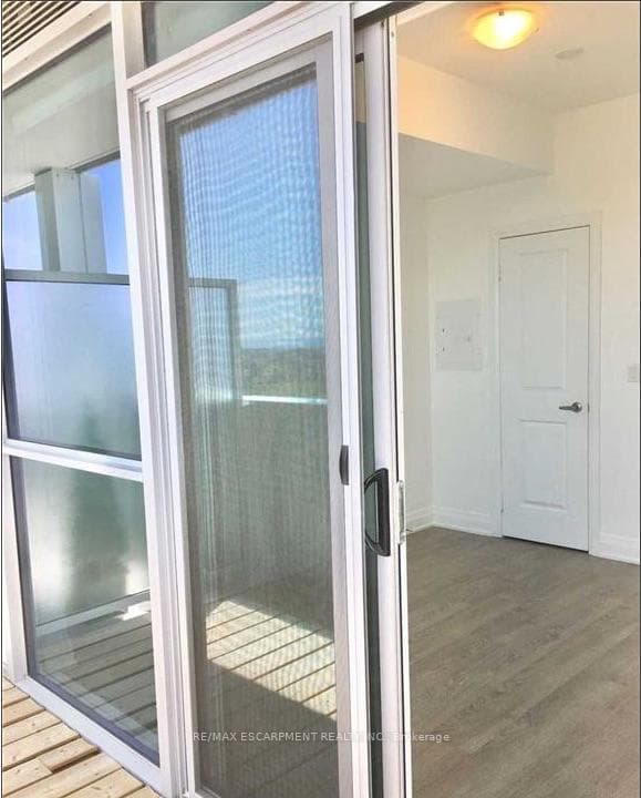 55 Speers Road Unit 1105 photo 11
