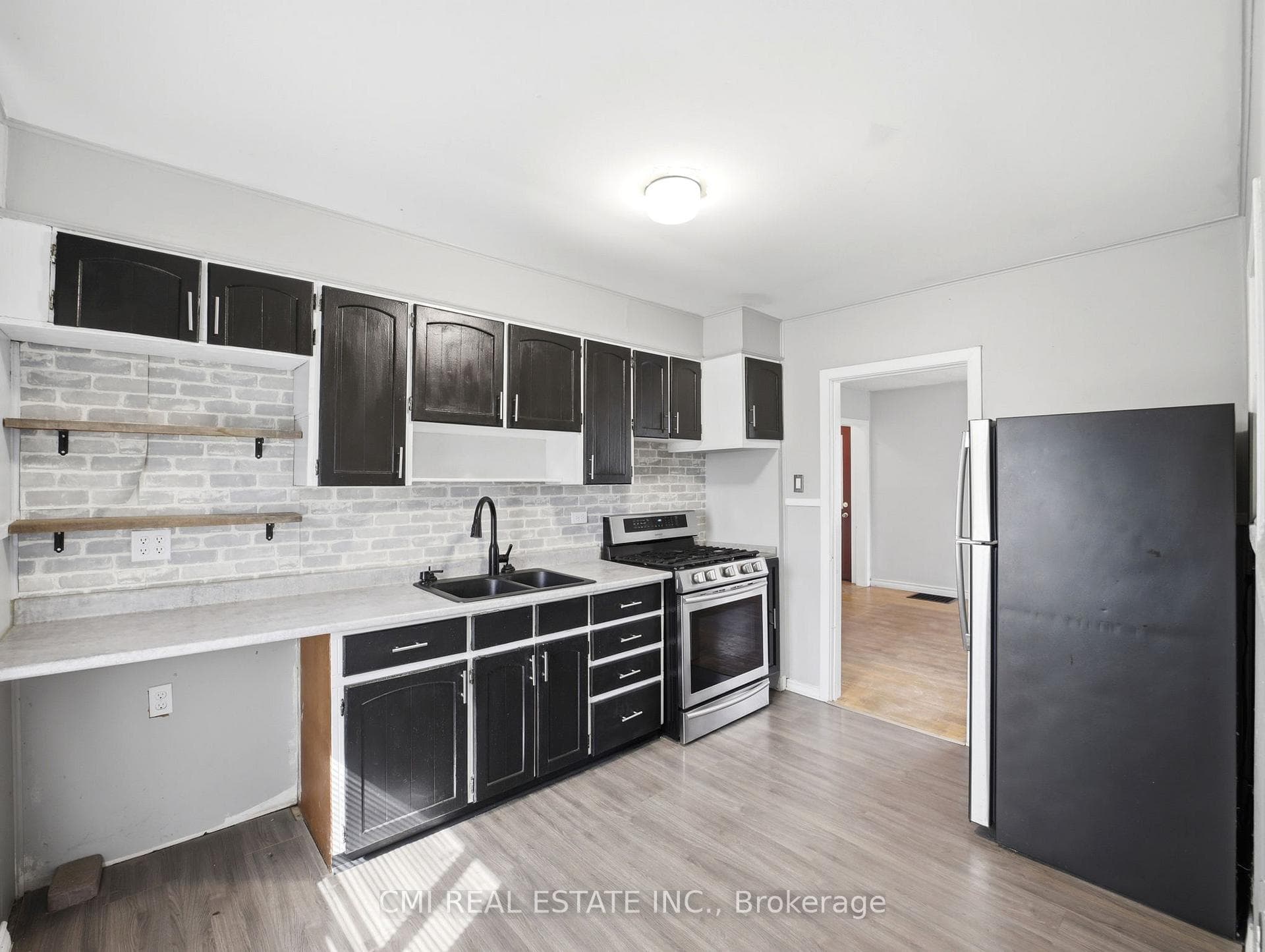97 Stewart Avenue photo 10