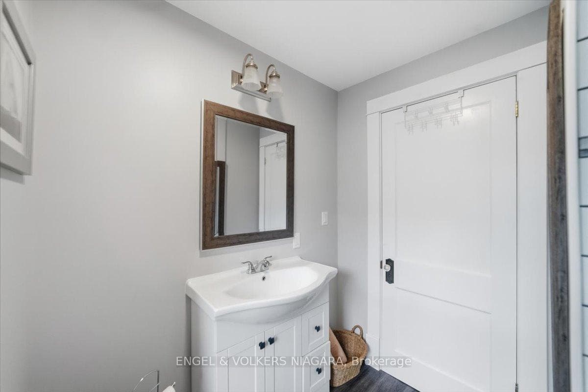 5791 Dorchester Road photo 32