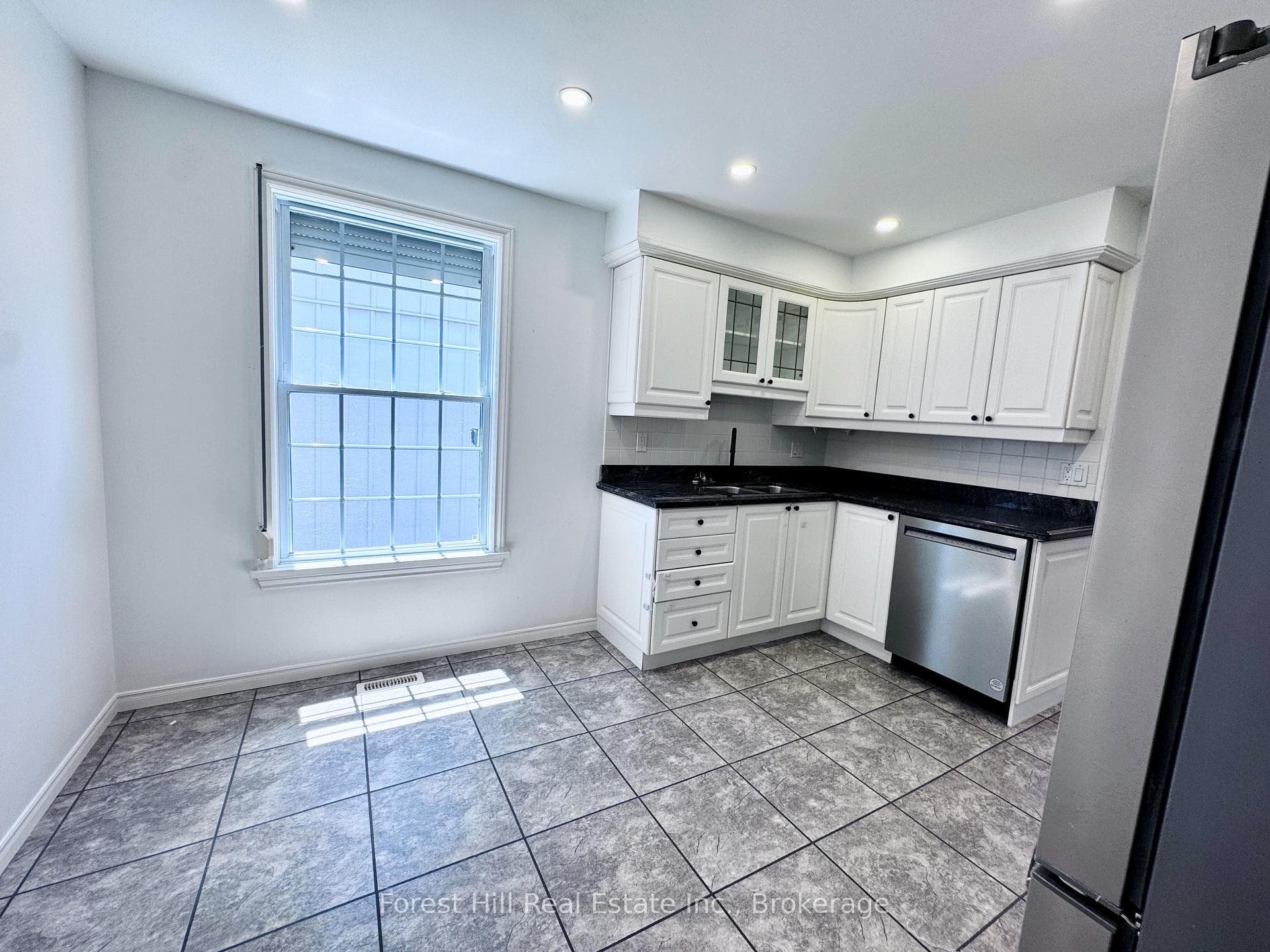 Eat-In Kitchen