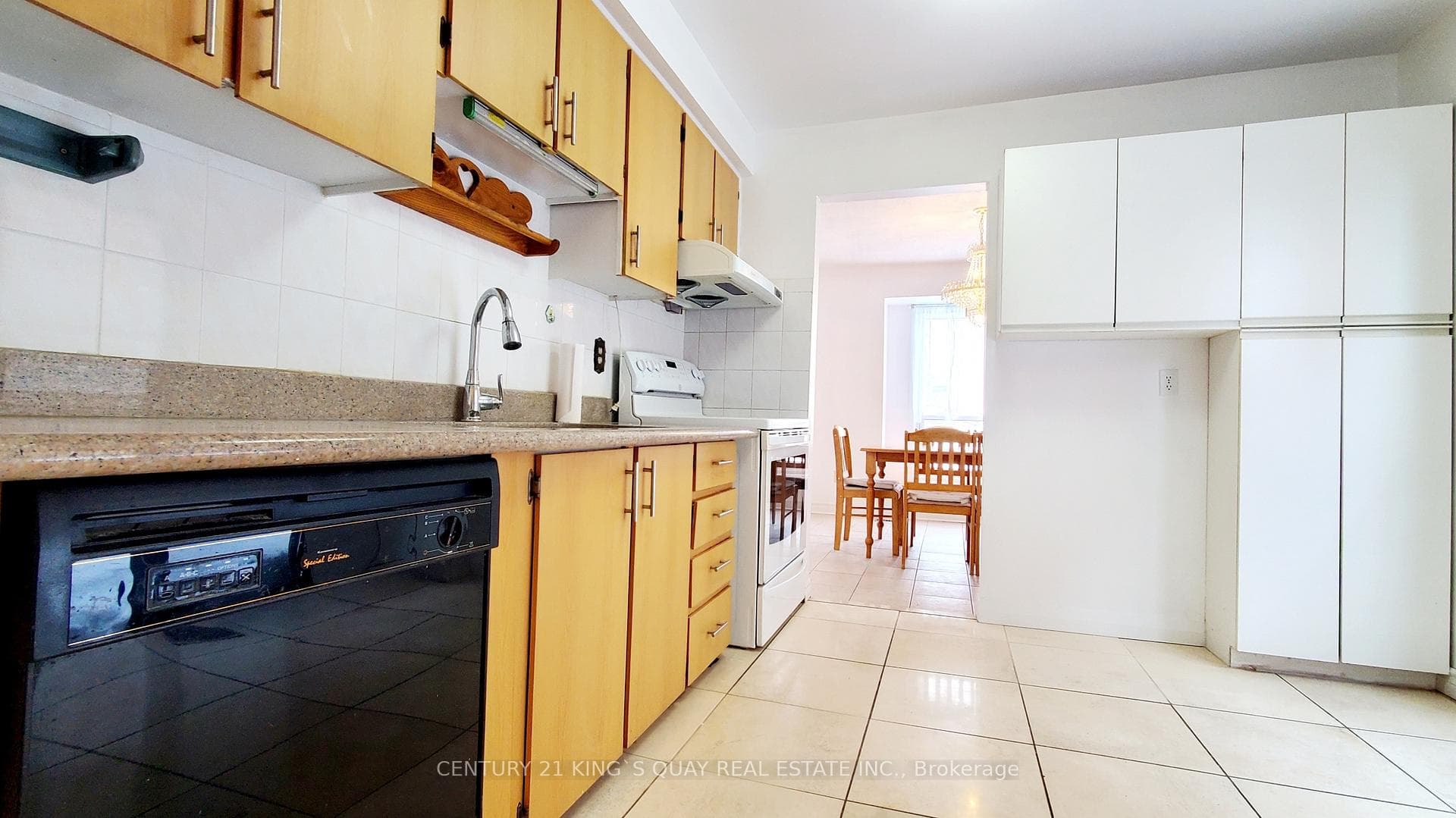 6 Cottsmore Crescent photo 11