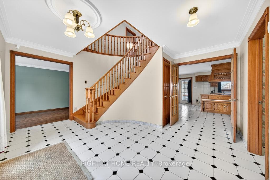 1055 Golf Club Road photo 6