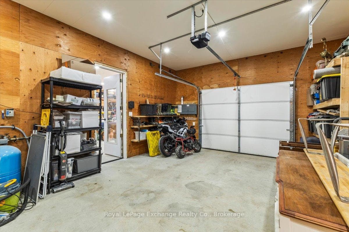 310 ADELAIDE Street photo 38