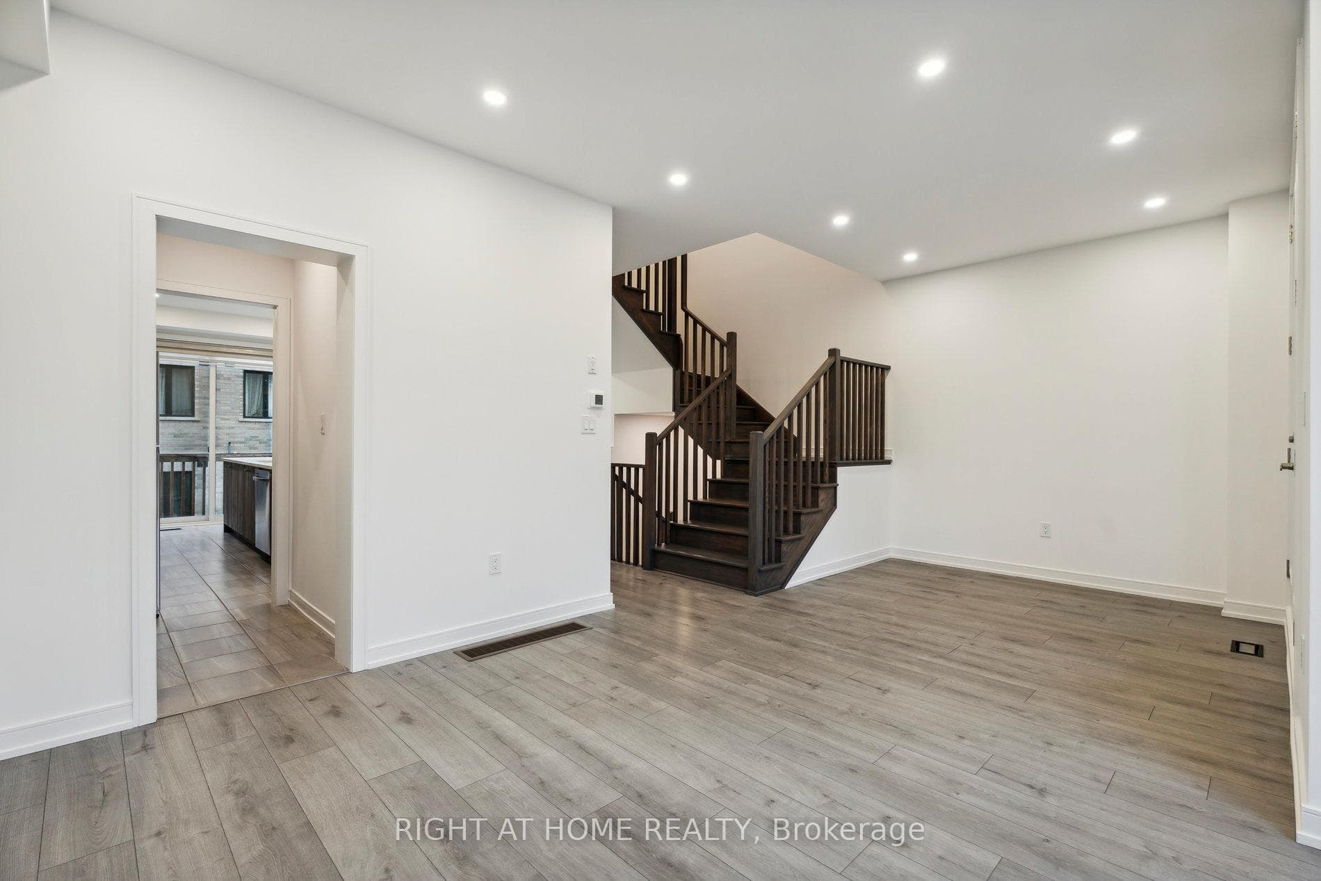 117 Blue Forest Crescent photo 17