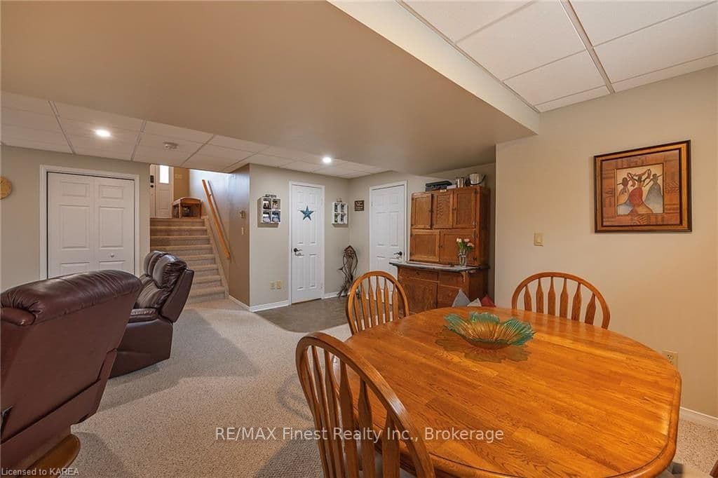 1146 LANCASTER Drive photo 32