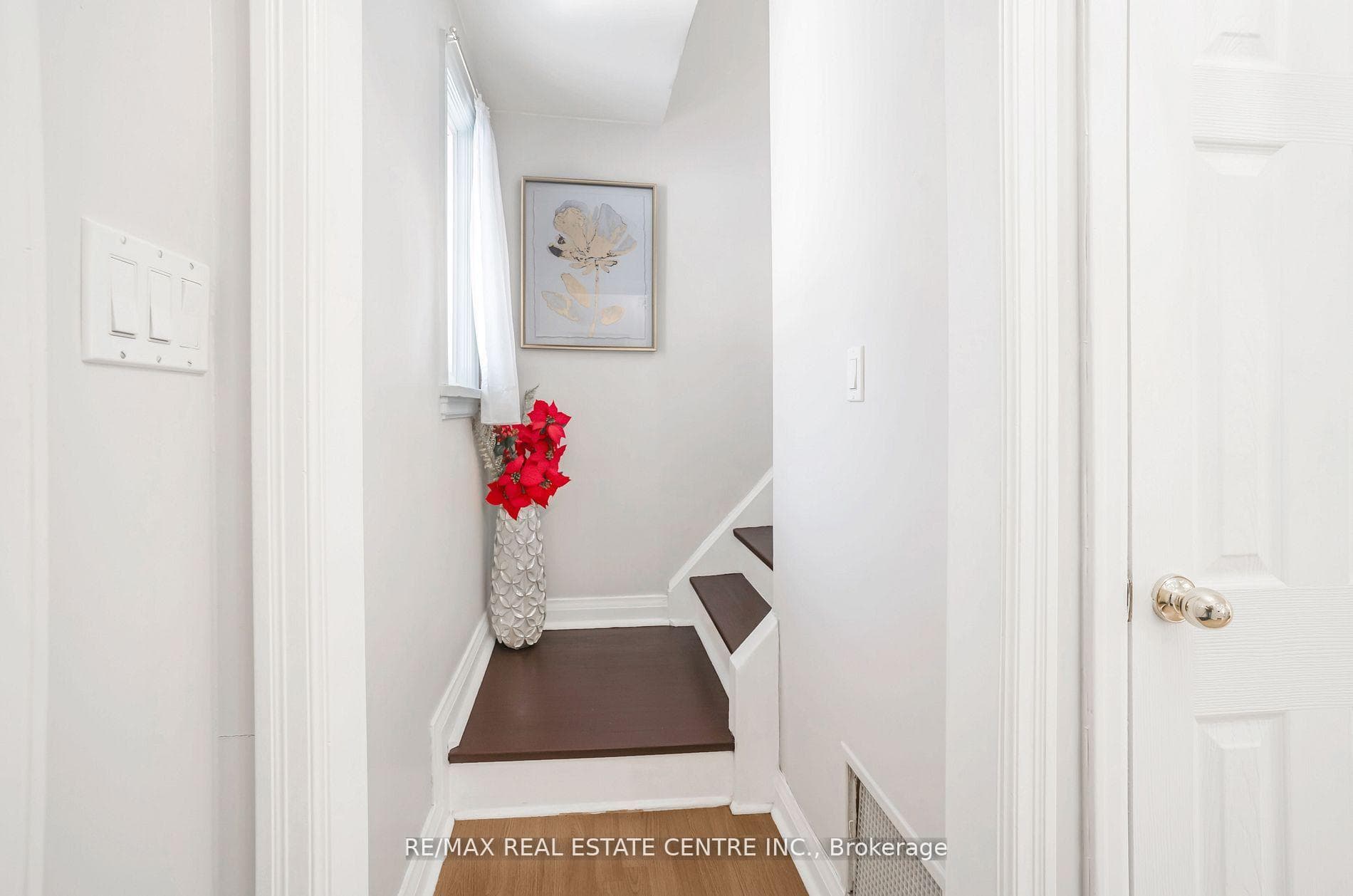401 Elgin St Street photo 21