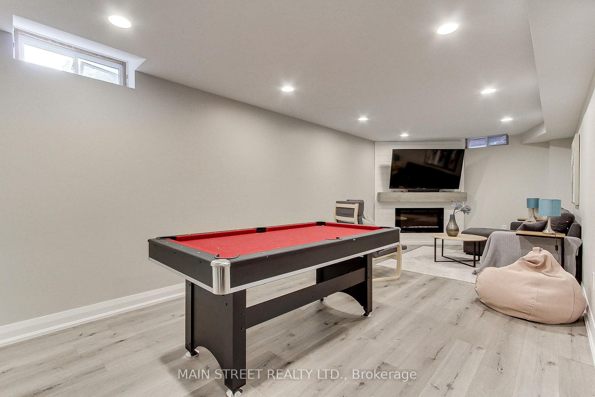 111 Peevers Crescent photo 24