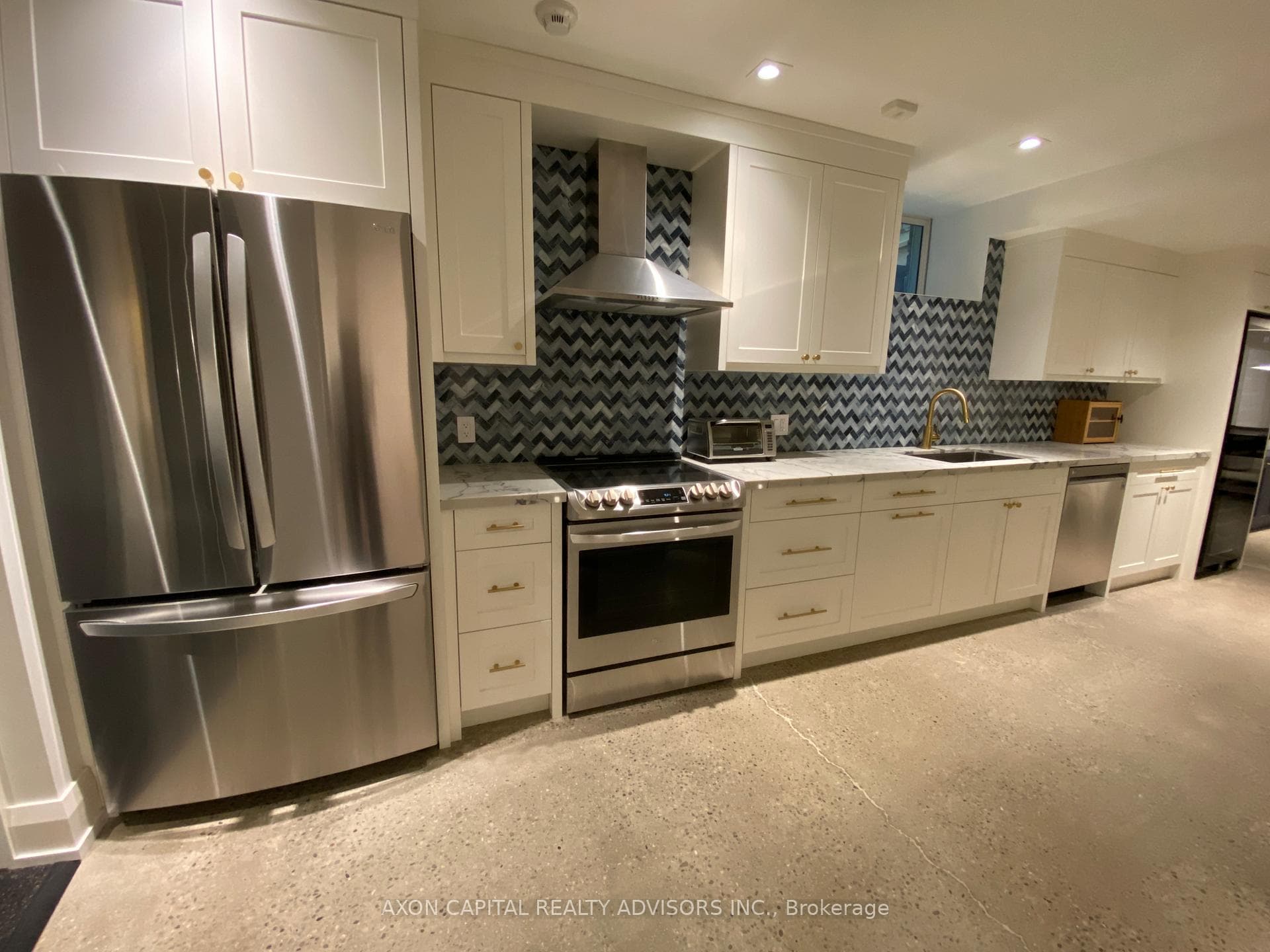 100 Admiral Road photo 27