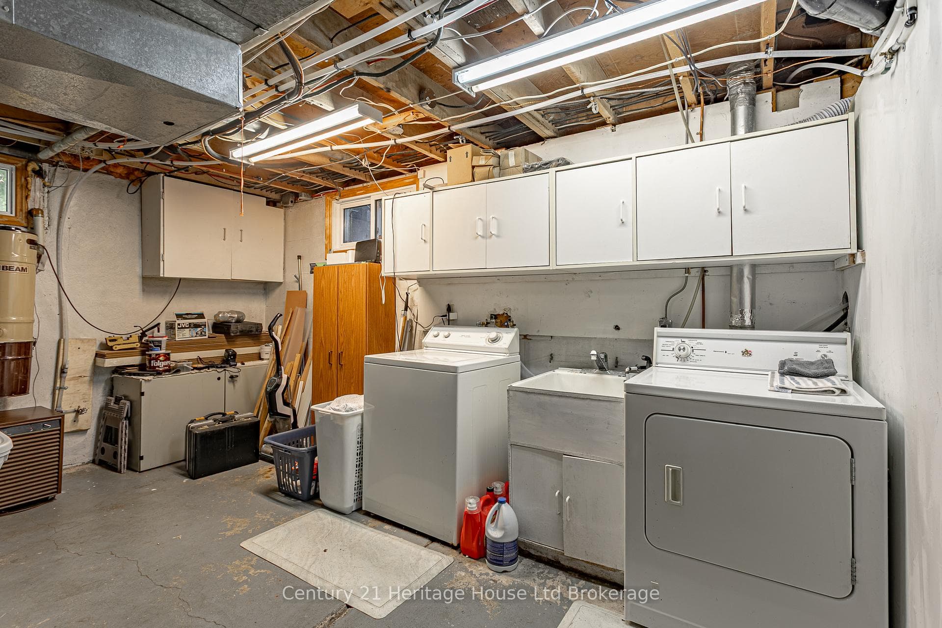 694 Queen Street photo 26