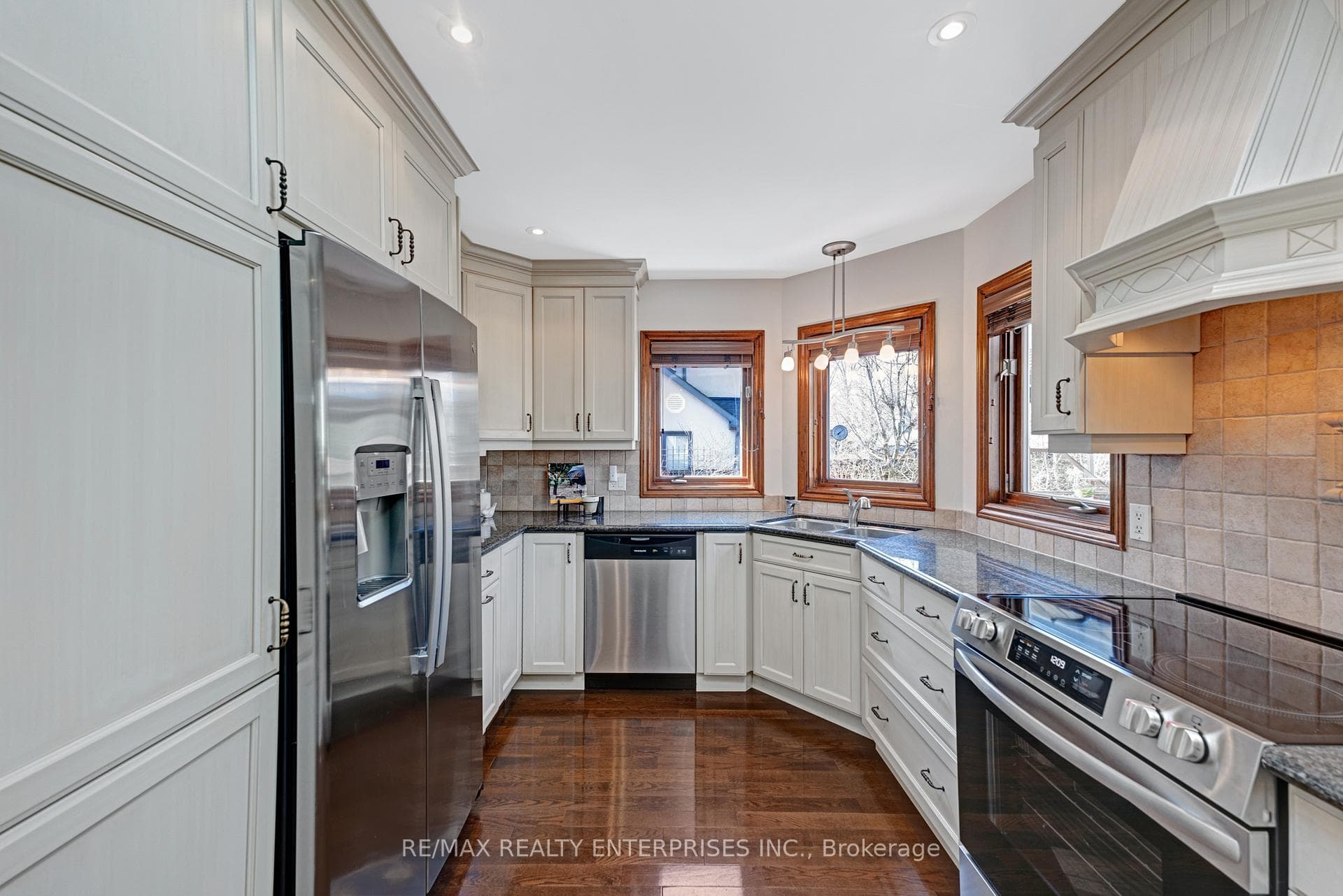 1255 Lorne Park Road photo 6