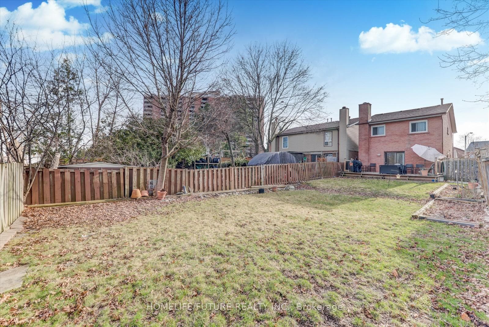 290 Braymore Boulevard photo 35