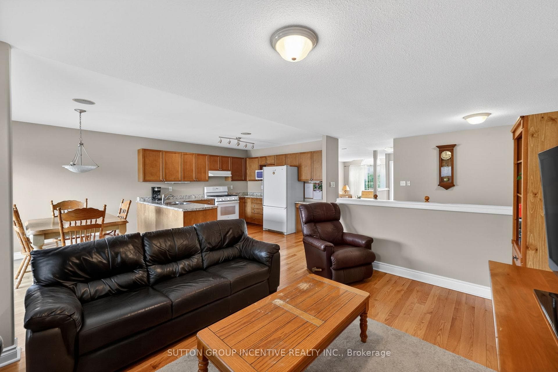 101 Lion's Gate Boulevard photo 14