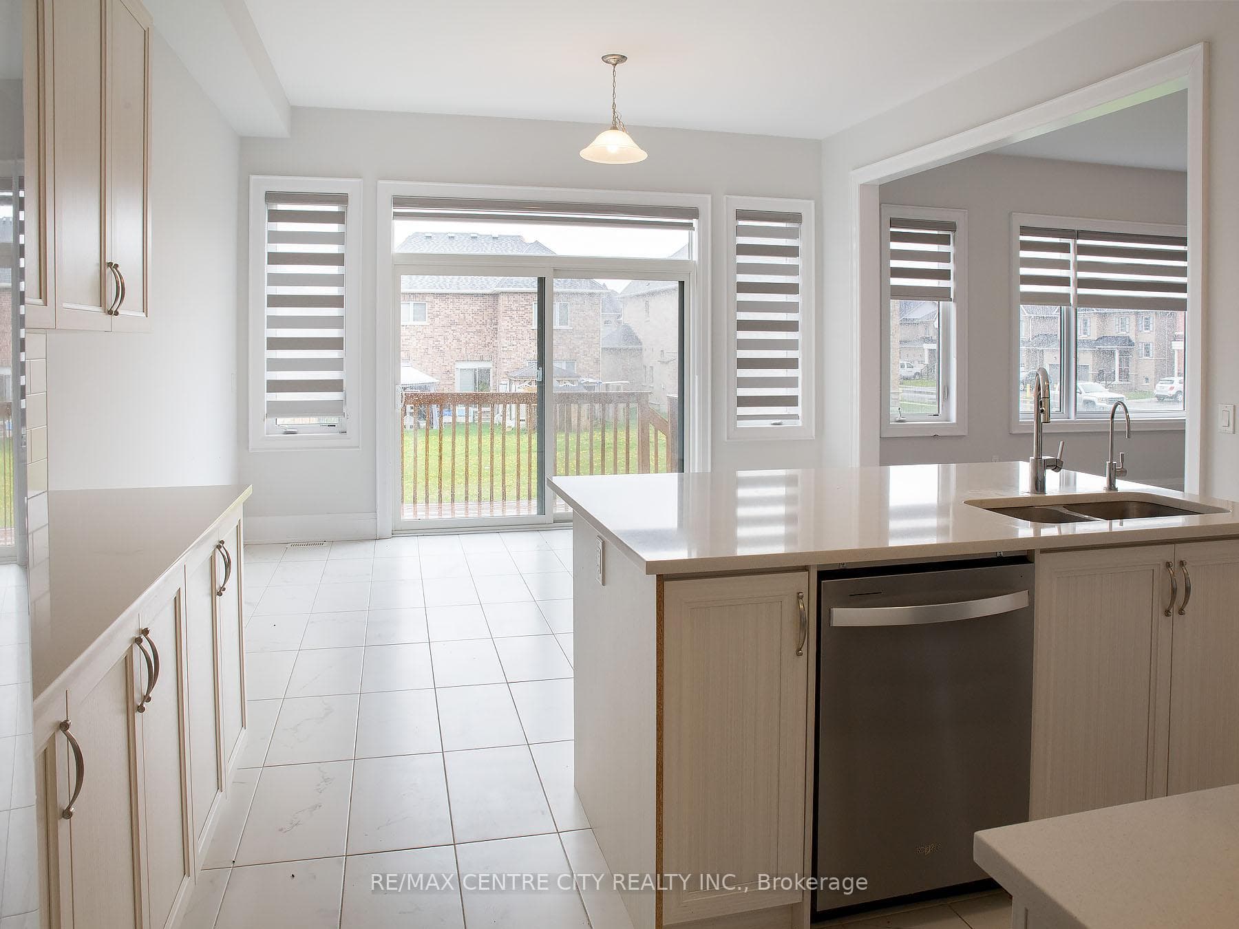272 Harcourt Crescent photo 9