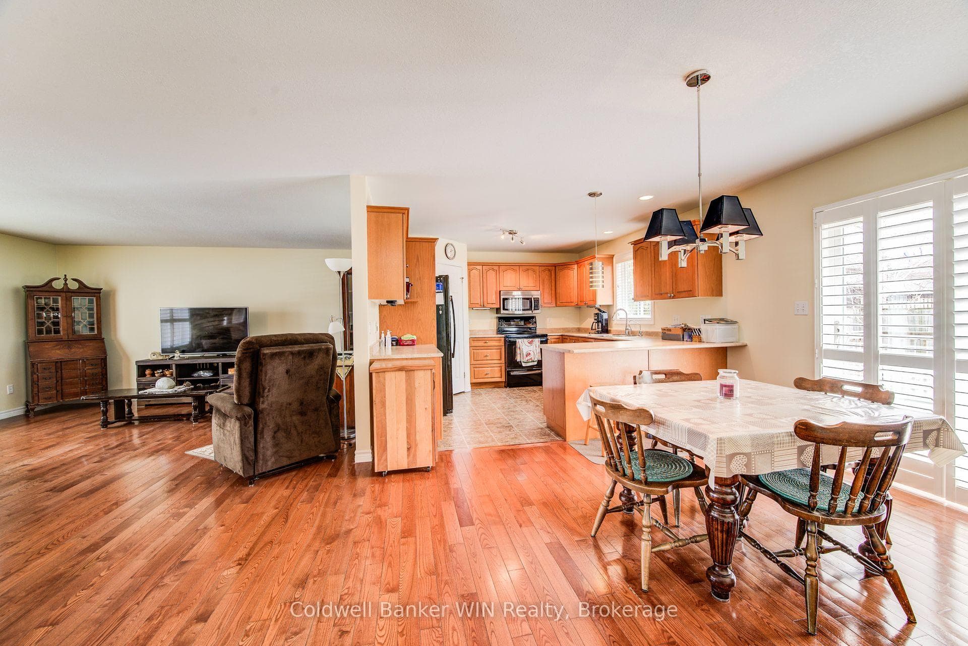 190 Sarah Road photo 9