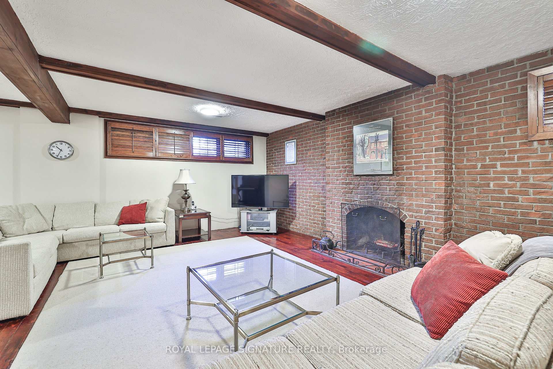 24 Aldenham Crescent photo 34