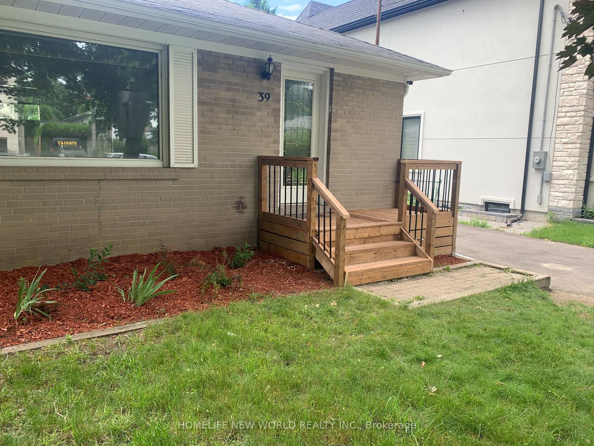 39 Otonabee Avenue photo 2