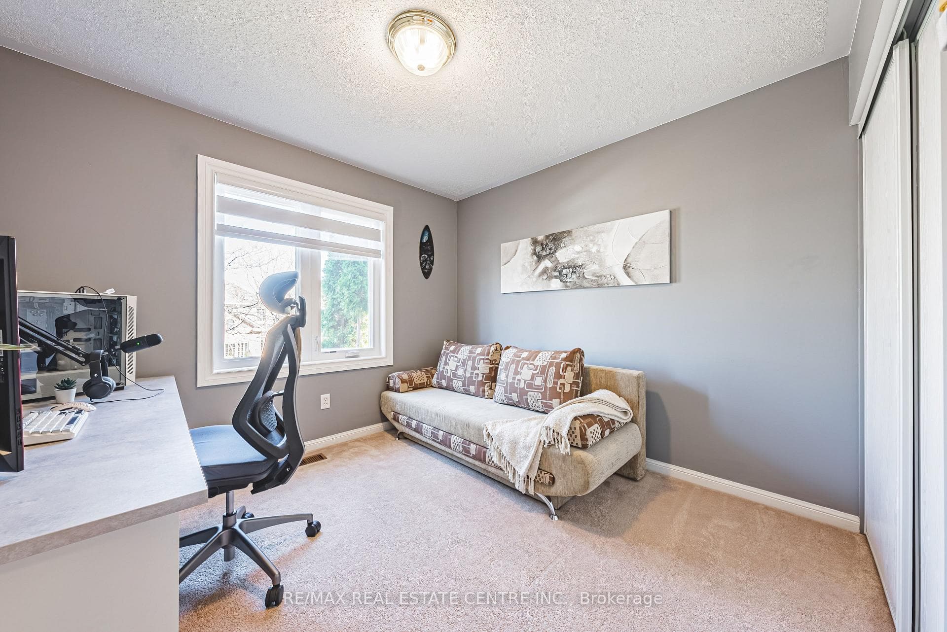 939 MCDUFFE Crescent photo 23