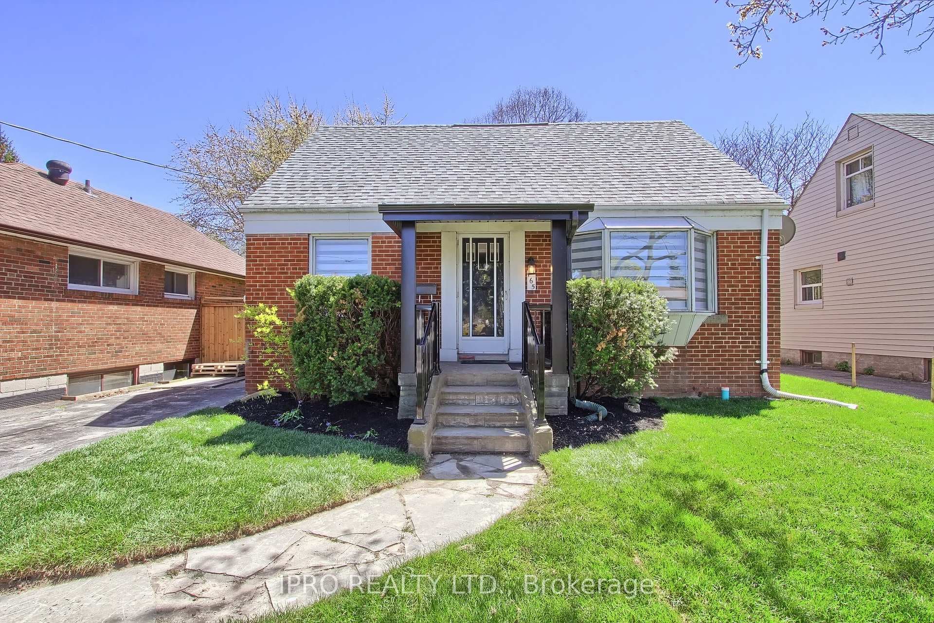 165 Ellesmere Road photo 1