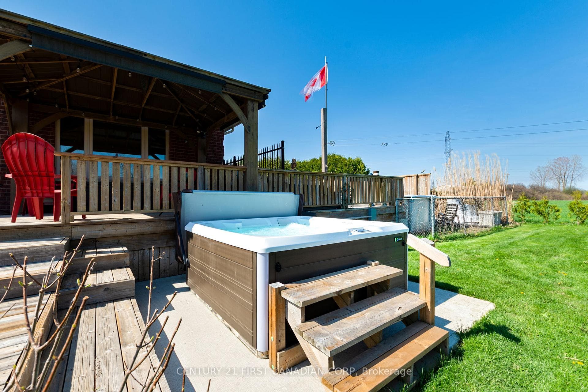 653 Peter Street photo 39
