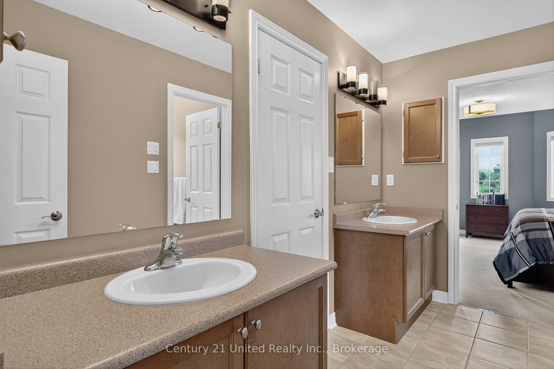 1184 Scollard Drive photo 37