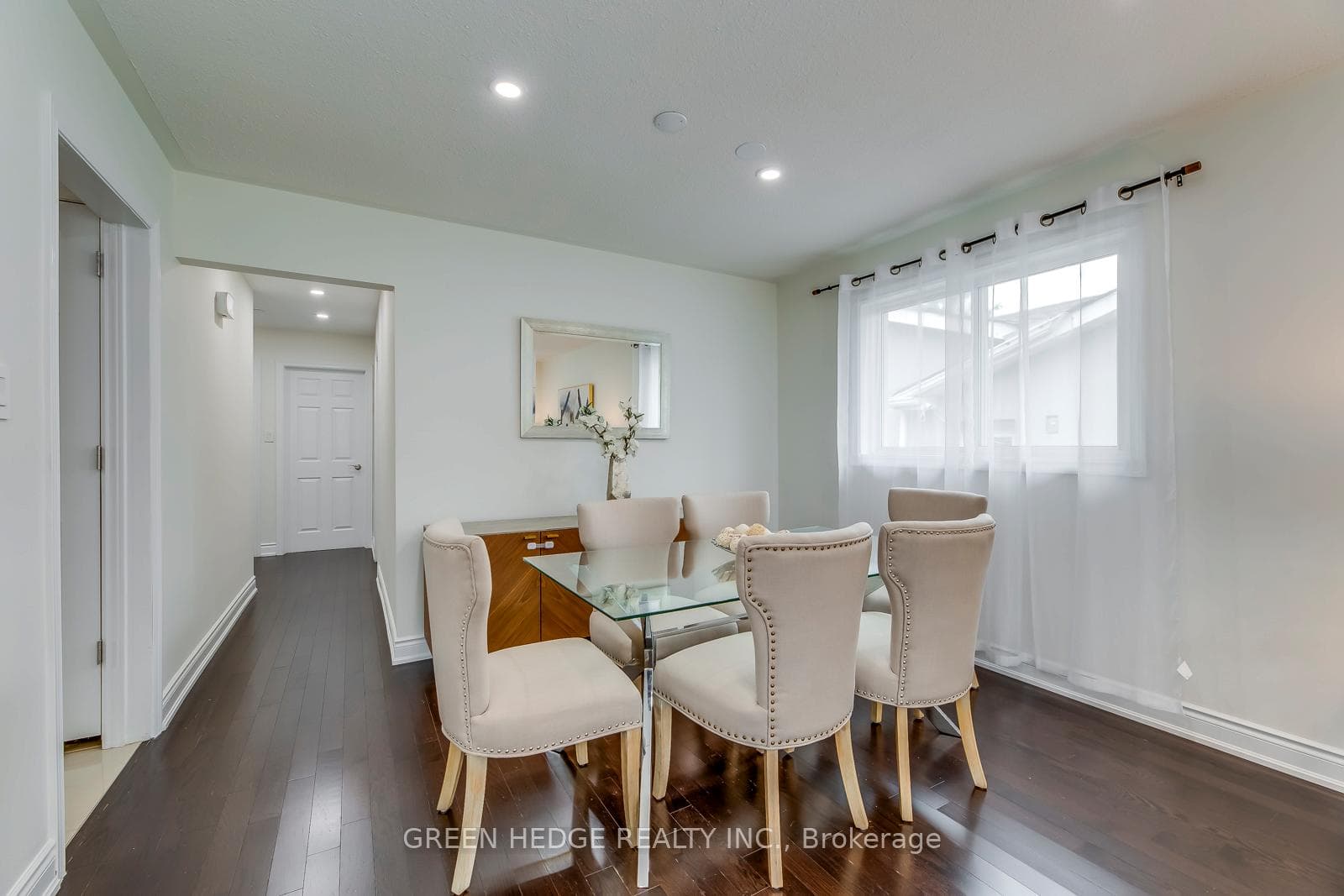2584 Kinnerton Crescent photo 7
