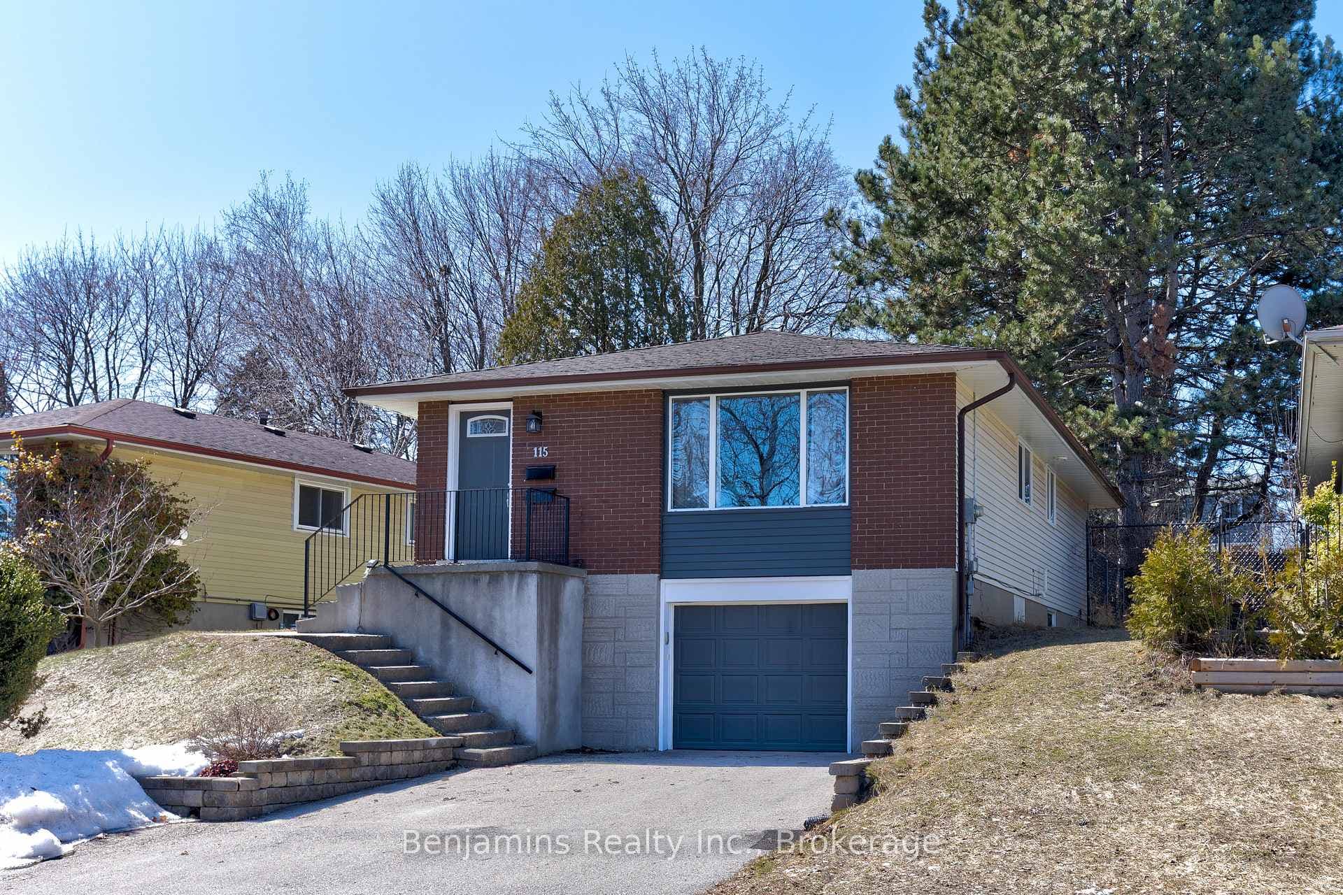 115 Cedarhill Crescent photo 4