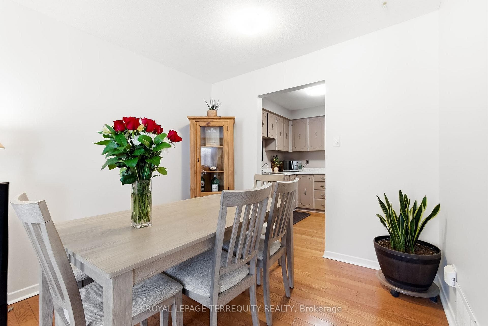 425 Lesabre Street photo 13