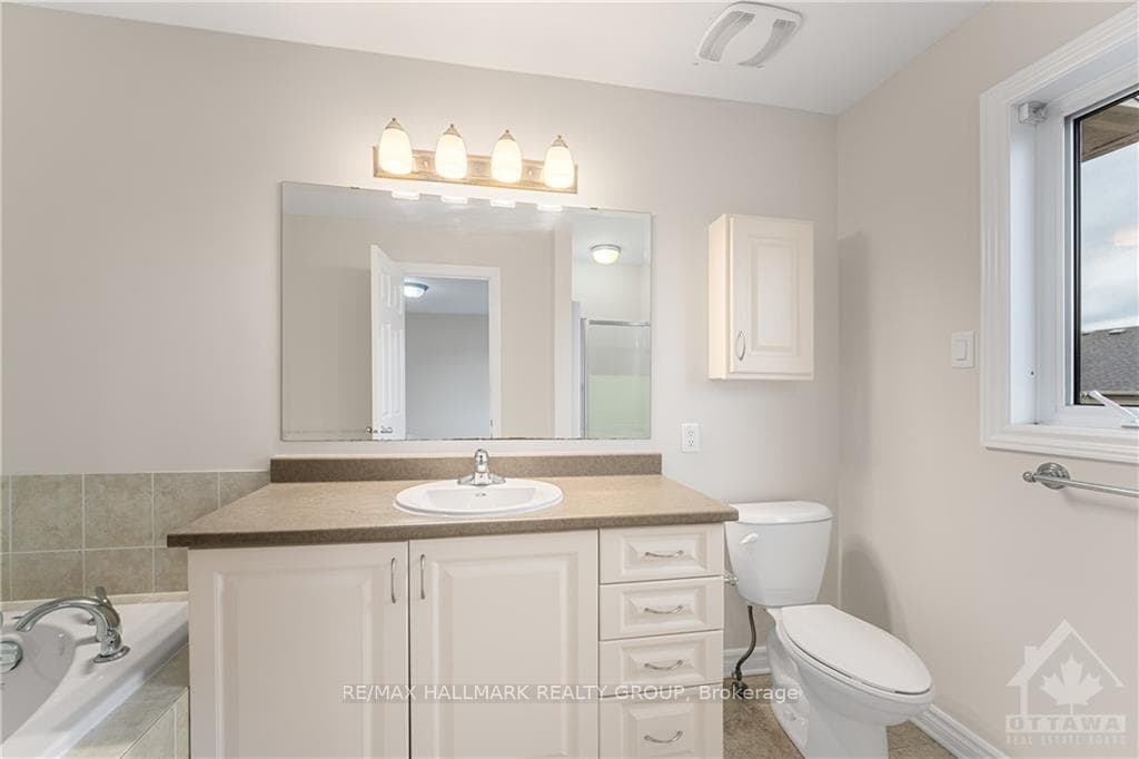 182 GARRITY Crescent photo 20