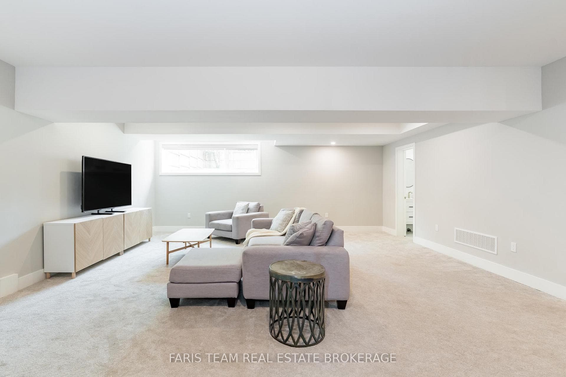 202 Kempenfelt Drive photo 33