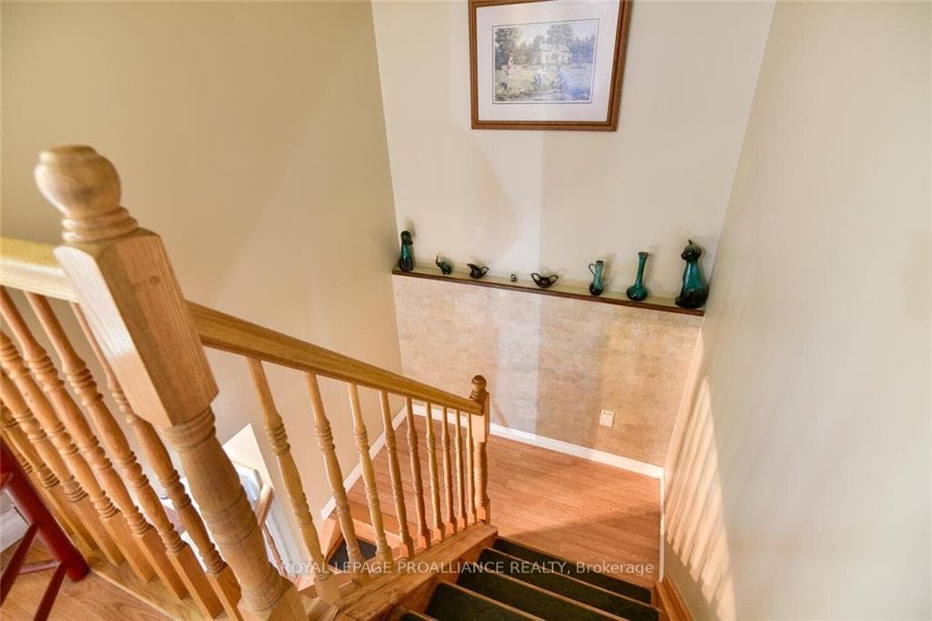 916 MILFORD Drive photo 20