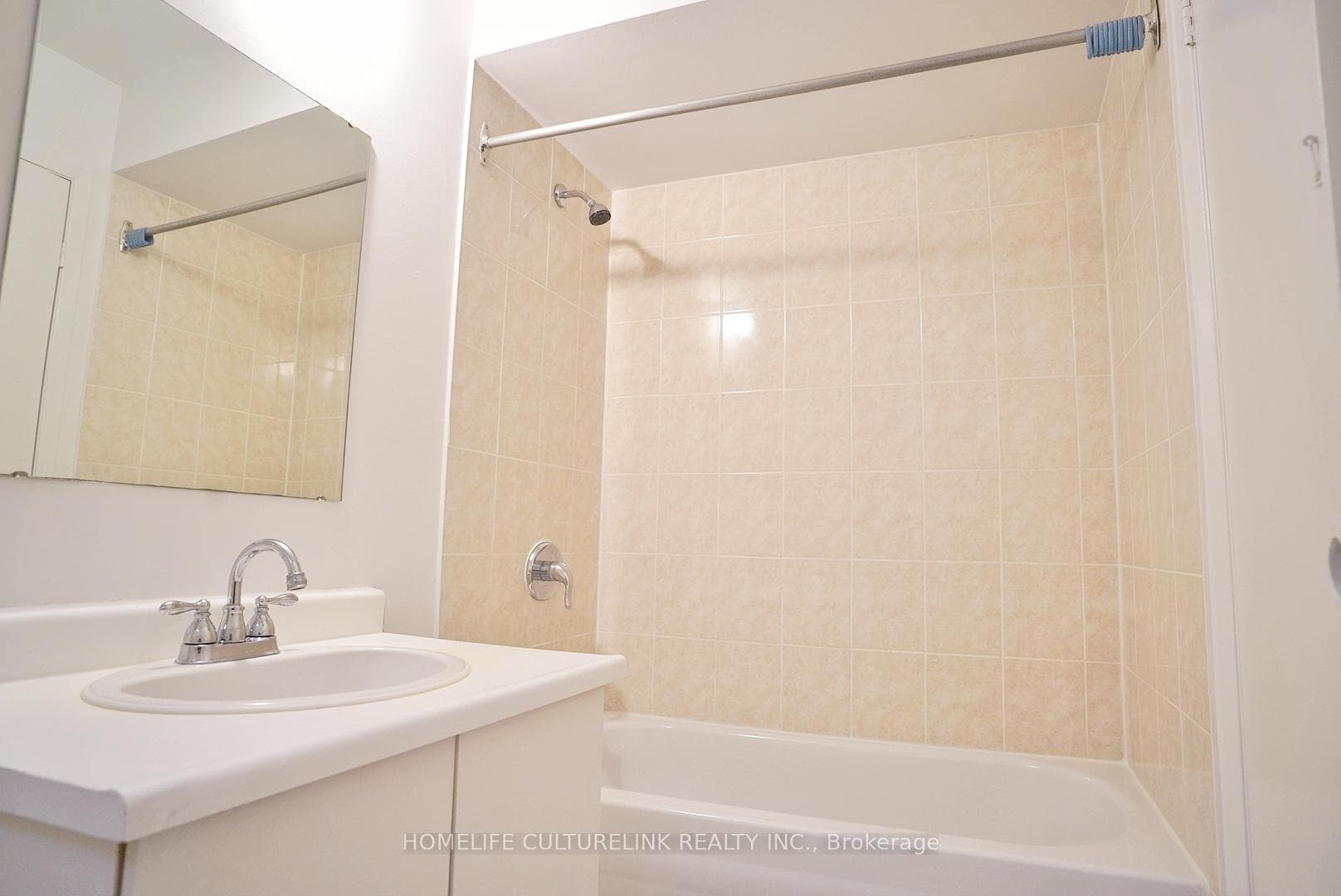 194 Roxanne Crescent photo 12