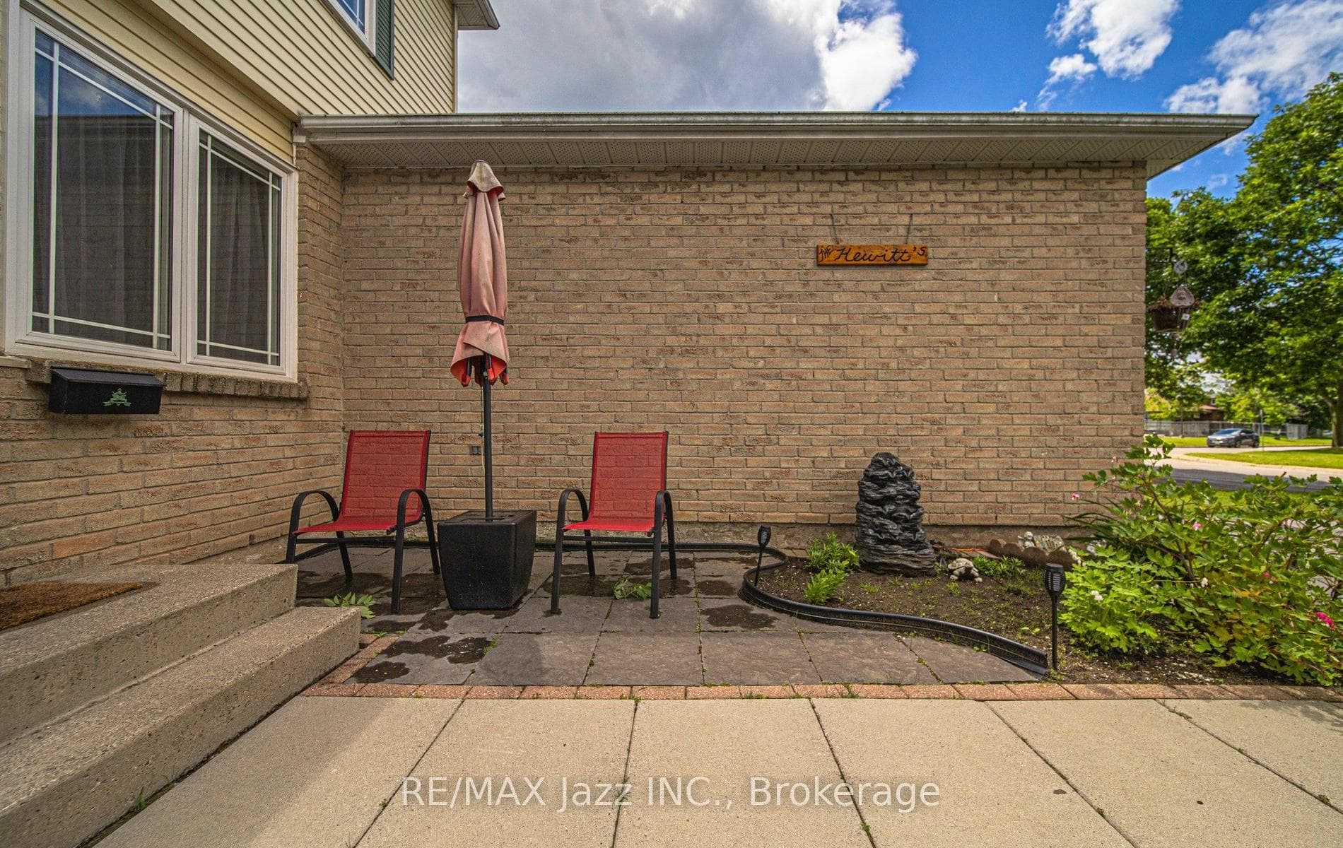 1387 Ritson Road photo 2