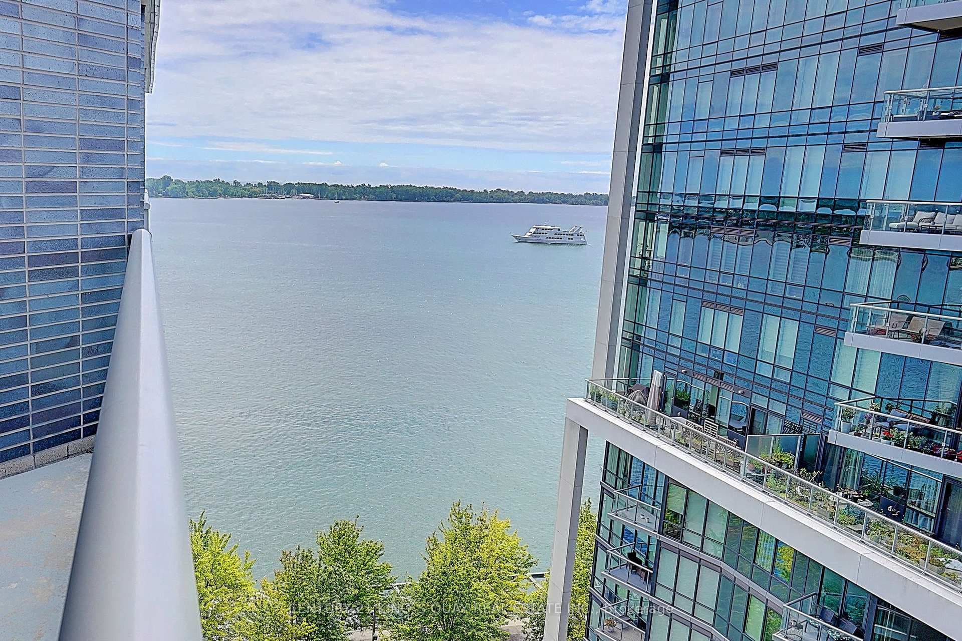1 Edgewater Drive Unit Ph01 photo 20