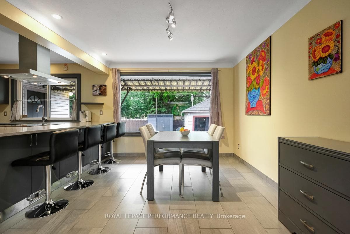 102 Donald Street photo 11