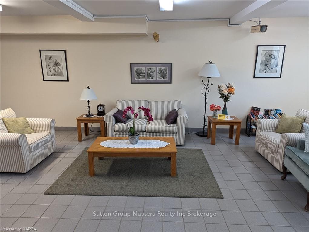 310 KINGSDALE Avenue Unit 408 photo 6