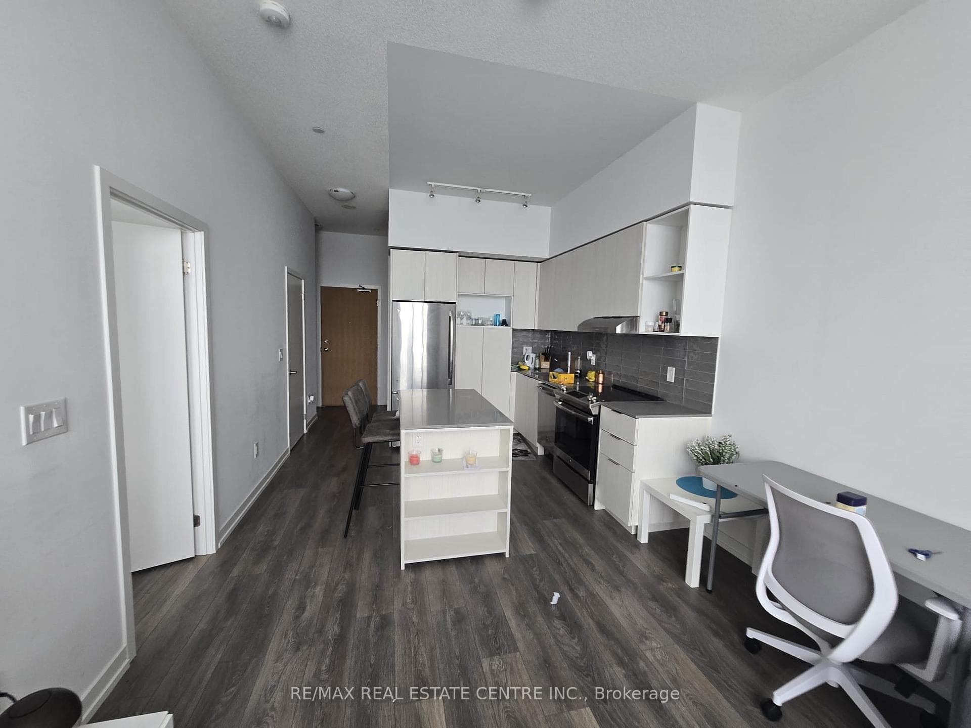 2520 Eglinton Avenue Unit 403 photo 2