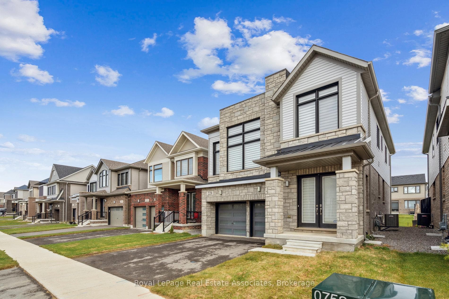 228 Provident Way photo 4