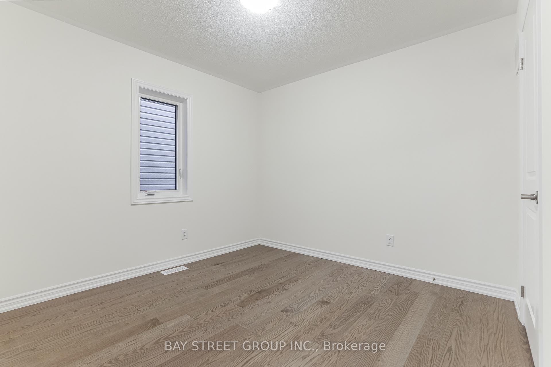 upper 30 Rochester Drive photo 15